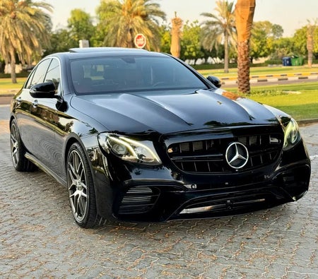 Schwarz Mercedes Benz E 300 4matic 2017