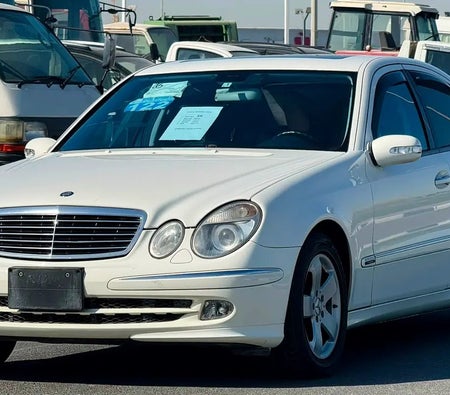 Mercedes Benz E320 2004, photo 2 of 4