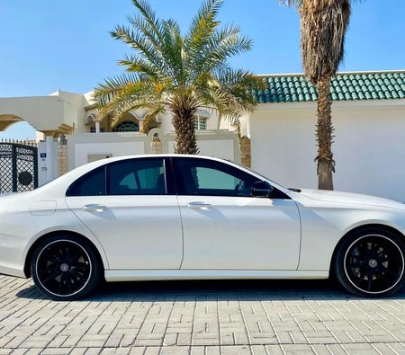Mercedes Benz AMG E43 2018, photo 4 of 4