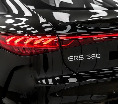 Black Mercedes Benz EQS 2022