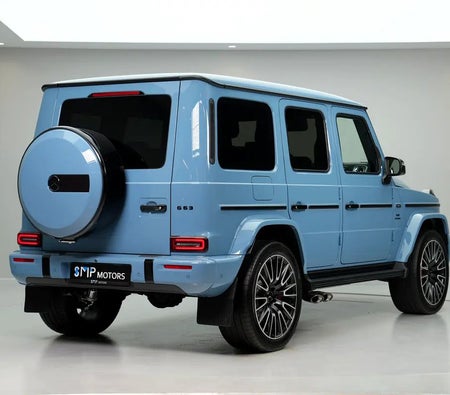Blue Mercedes Benz G63 AMG 2027