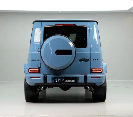 Blue Mercedes Benz G63 AMG 2027