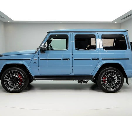 Blue Mercedes Benz G63 AMG 2027