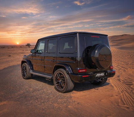 Черный Mercedes Benz G63 AMG 2024 год