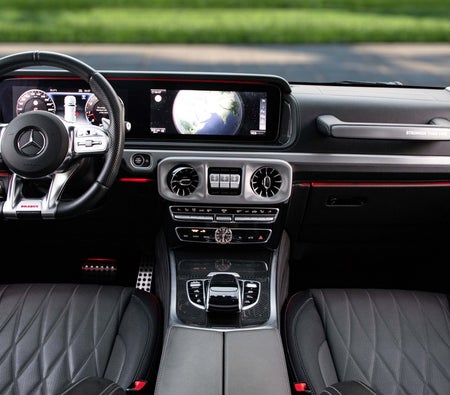 Белый Mercedes Benz G63 AMG 2020 год