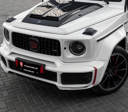 Белый Mercedes Benz G63 AMG 2020 год