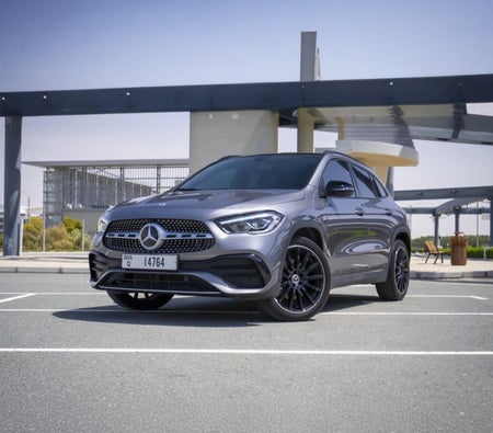 Серый Mercedes Benz GLA 250 2024 год Серый Mercedes Benz GLA 250 2024 год