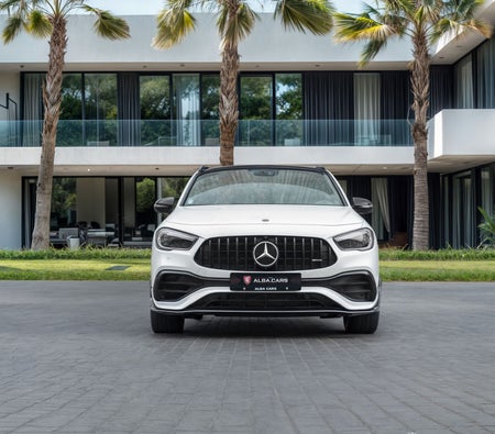 Белый Mercedes Benz GLA GLA 45s 2022 год