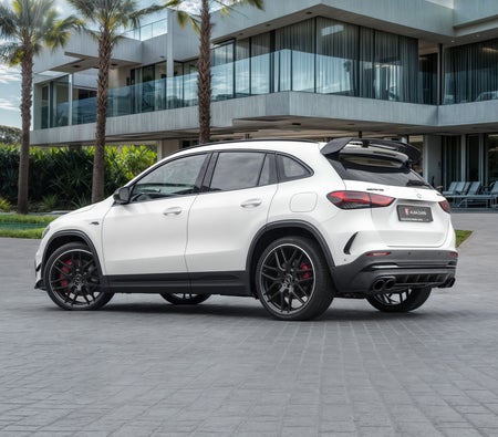 Белый Mercedes Benz GLA GLA 45s 2022 год