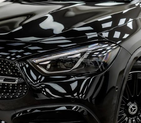 Black Mercedes Benz GLA 200 2025
