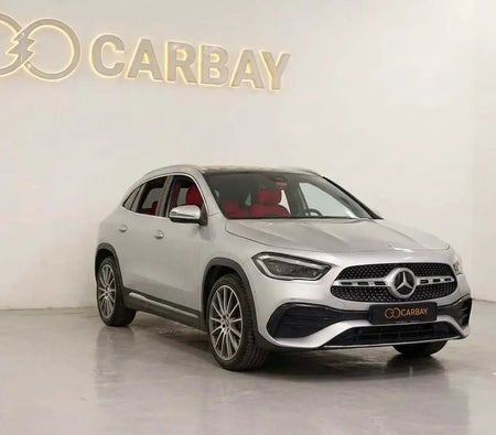 Silver Mercedes Benz GLA 200 2022