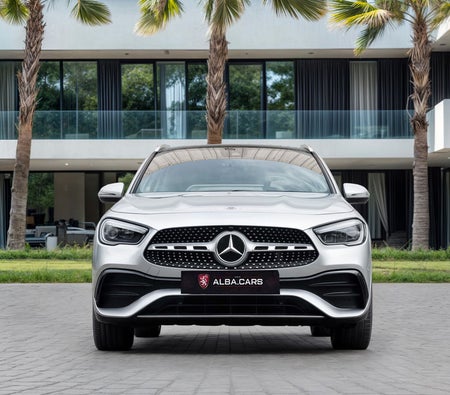 Silver Mercedes Benz GLA 2022