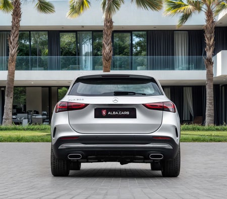 Silver Mercedes Benz GLA 2022