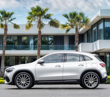 Silver Mercedes Benz GLA 2022