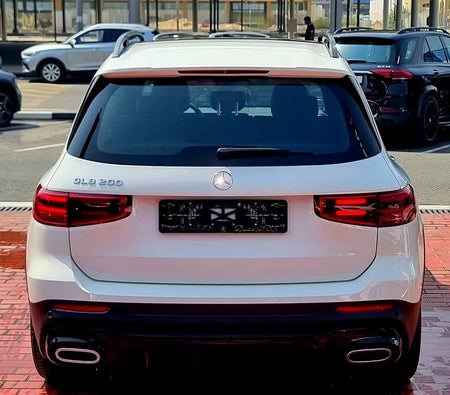 White Mercedes Benz GLB 200 2025