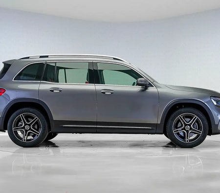Grau Mercedes Benz GLB 200 2026