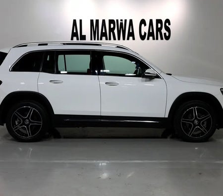 White Mercedes Benz GLB 250 4MATIC 2023