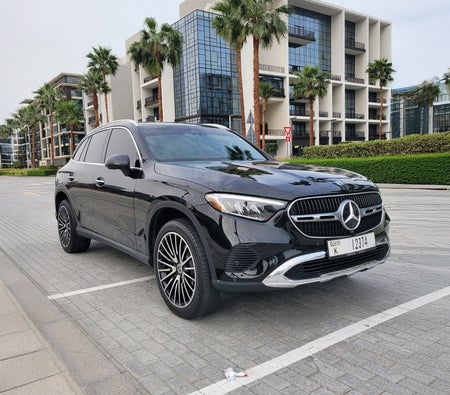 Черный Mercedes Benz GLC 300 2024 год Черный Mercedes Benz GLC 300 2024 год