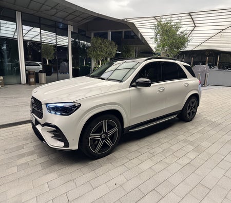 White Mercedes Benz GLE 450 2024
