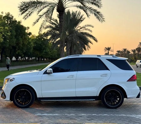 White Mercedes Benz GLE 350 2016