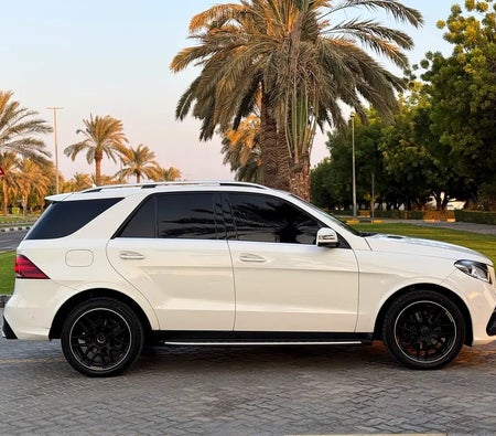 White Mercedes Benz GLE 350 2016
