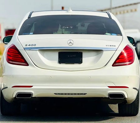 White Mercedes Benz S 400 h 2015