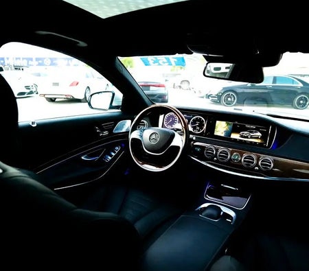 Silver Mercedes Benz S550 2014