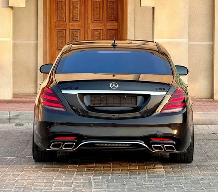 Black Mercedes Benz S550 2015