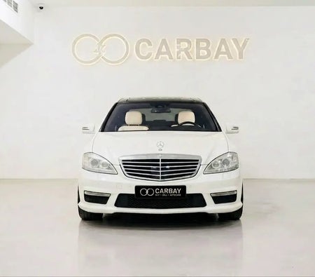 White Mercedes Benz S63 AMG 2012
