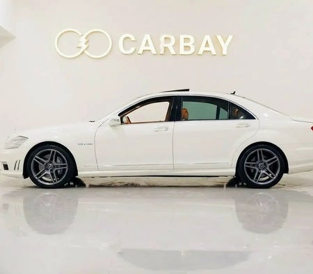 White Mercedes Benz S63 AMG 2012