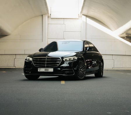 Huur Mercedes-Benz S500 2023 in Abu Dhabi