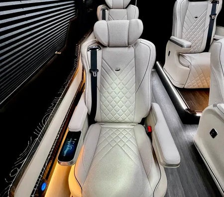 Schwarz Mercedes Benz Sprinter 2024