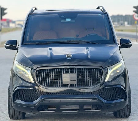 Черный Mercedes Benz V250 2023 год