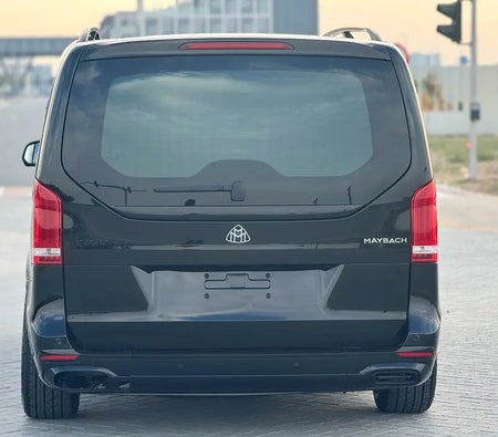 Черный Mercedes Benz V250 2023 год