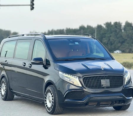 Черный Mercedes Benz V250 2023 год Черный Mercedes Benz V250 2023 год