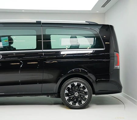 Black Mercedes Benz V 300 2026