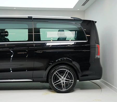 Black Mercedes Benz V 300 2026