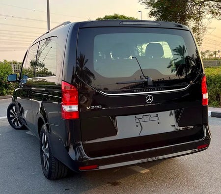 Black Mercedes Benz V 300 2025