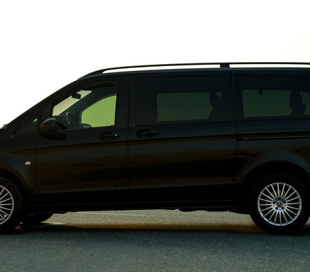 Black Mercedes Benz V250 2023