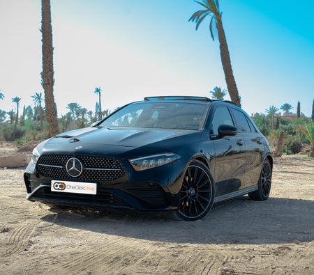 Schwarz Mercedes Benz Eine Klasse 2023