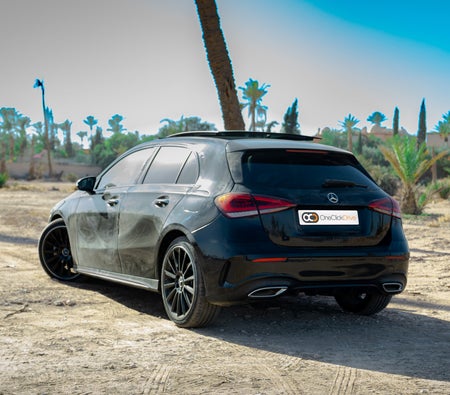 Schwarz Mercedes Benz Eine Klasse 2023