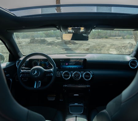 Schwarz Mercedes Benz Eine Klasse 2023