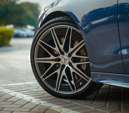 Mercedes Benz AMG C43 2023, photo 4 of 4