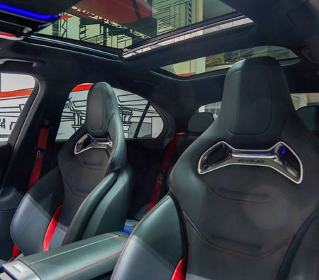Mercedes Benz AMG C63 S 2025, photo 3 of 4