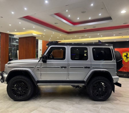 Silver Mercedes Benz G63 AMG 4x4 2022 Silver Mercedes Benz G63 AMG 4x4 2022