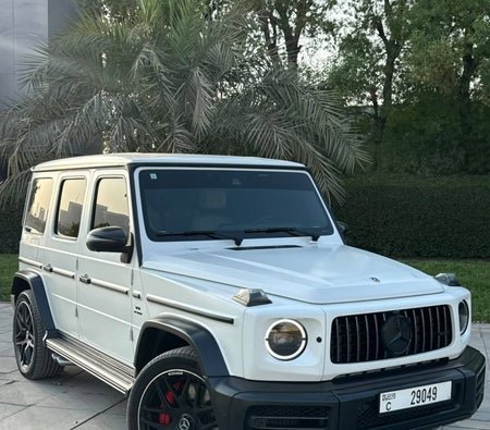White Mercedes Benz AMG G63 2024 White Mercedes Benz AMG G63 2024