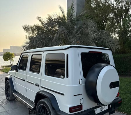 White Mercedes Benz AMG G63 2024 White Mercedes Benz AMG G63 2024