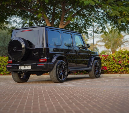 Black Mercedes Benz G63 AMG 2025