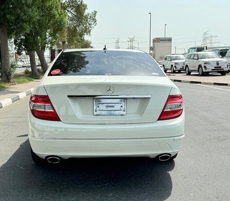 Weiß Mercedes Benz C200 2009