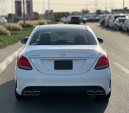 Blanc Mercedes Benz AMG C63 2017